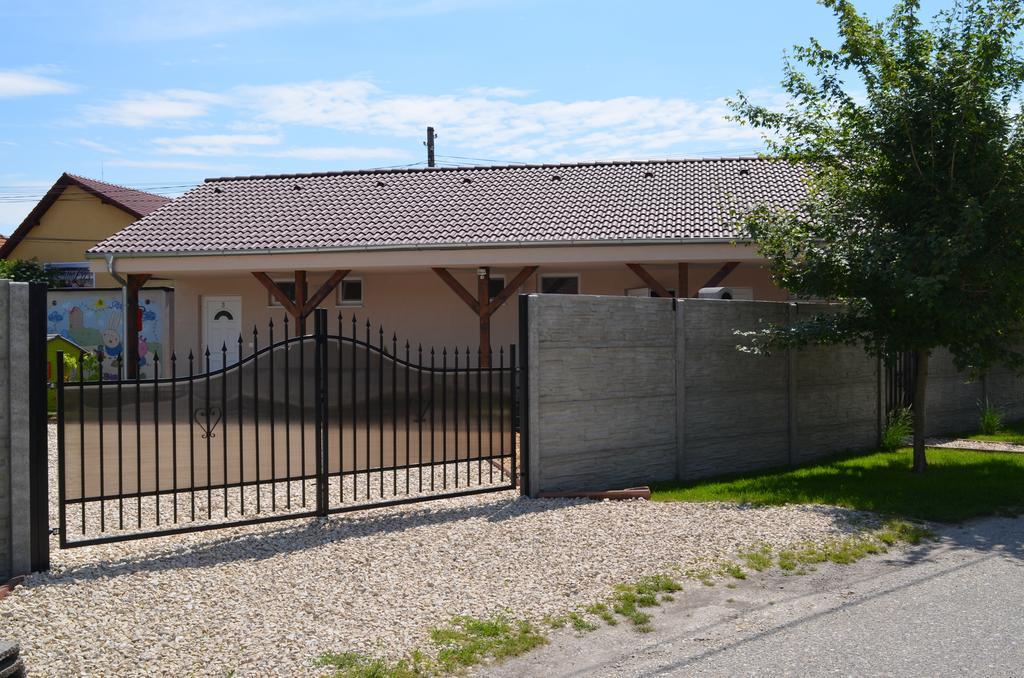 Belany Studios Veľký Meder Екстериор снимка
